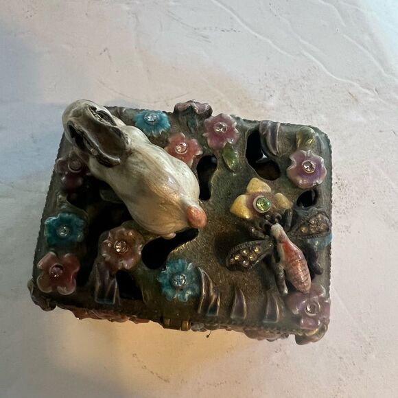 Trinket Box w/Rabbit & Jewel’s - Picture 7 of 11